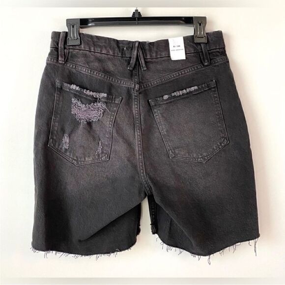 Good American NWT Good 90s Icon Distressed Shorts
Black 6/28 - Picture 3 of 7